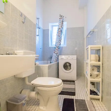 Apartament Tolstov-hotels Large 3 With Balcony