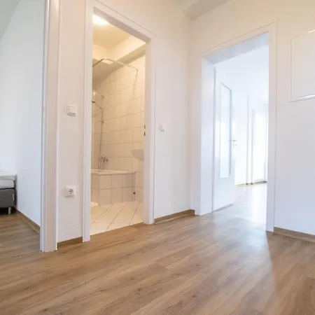 Apartment Tolstov-hotels Large 3 With Balcony *